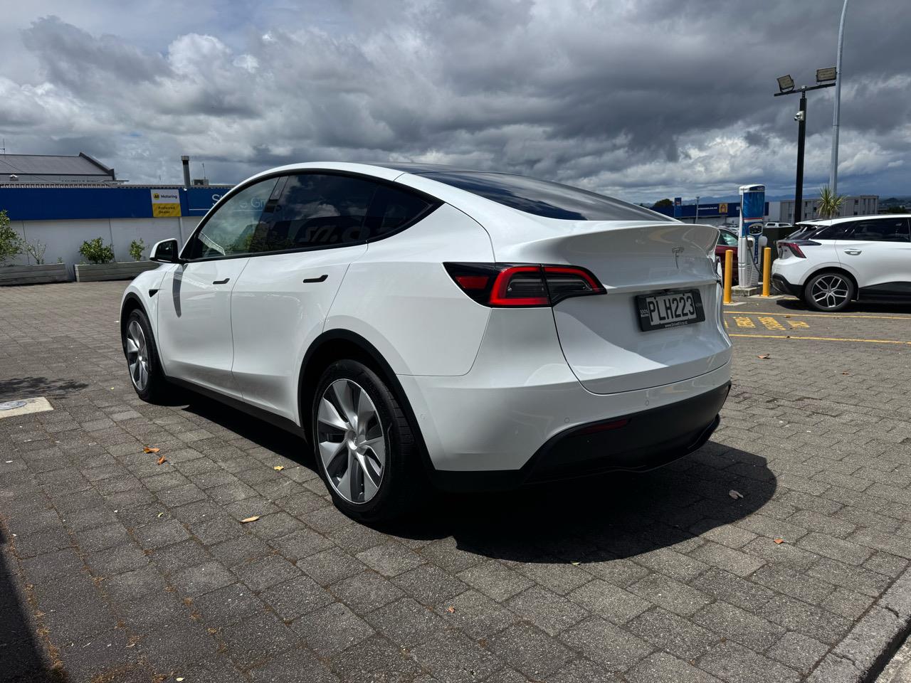 2022 Tesla Model Y REAR WHEEL DRIVE 60K