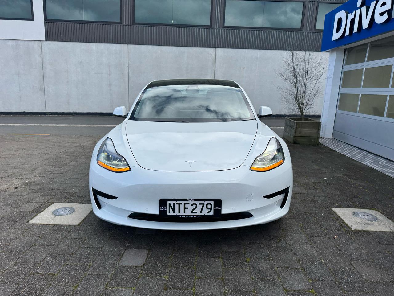 2021 Tesla Model 3 SR + Refresh LFP