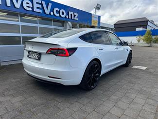 2021 Tesla Model 3 SR + Refresh LFP