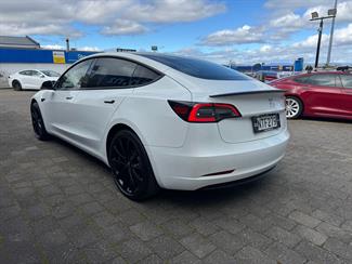 2021 Tesla Model 3 SR + Refresh LFP