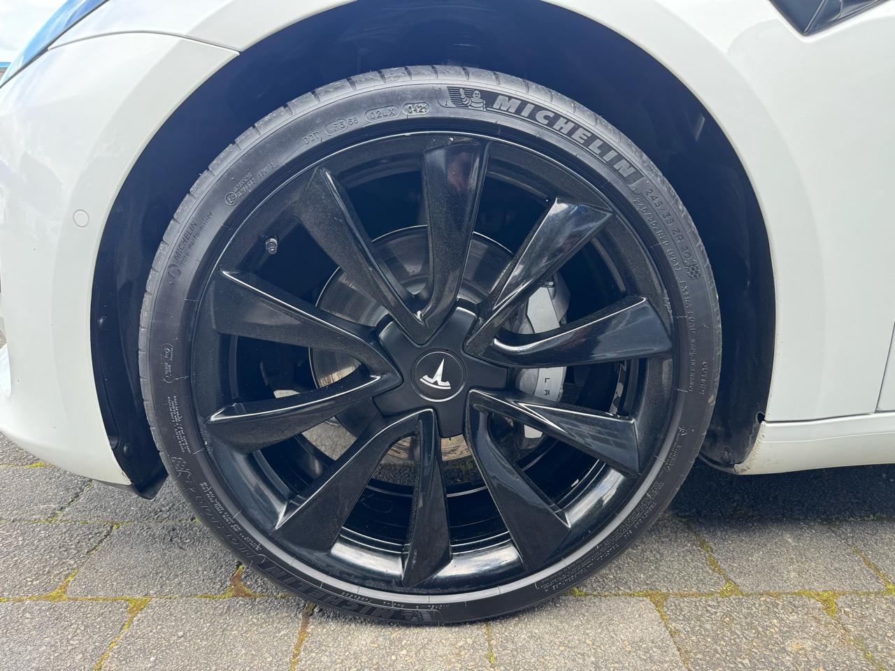 2021 Tesla Model 3 SR + Refresh LFP